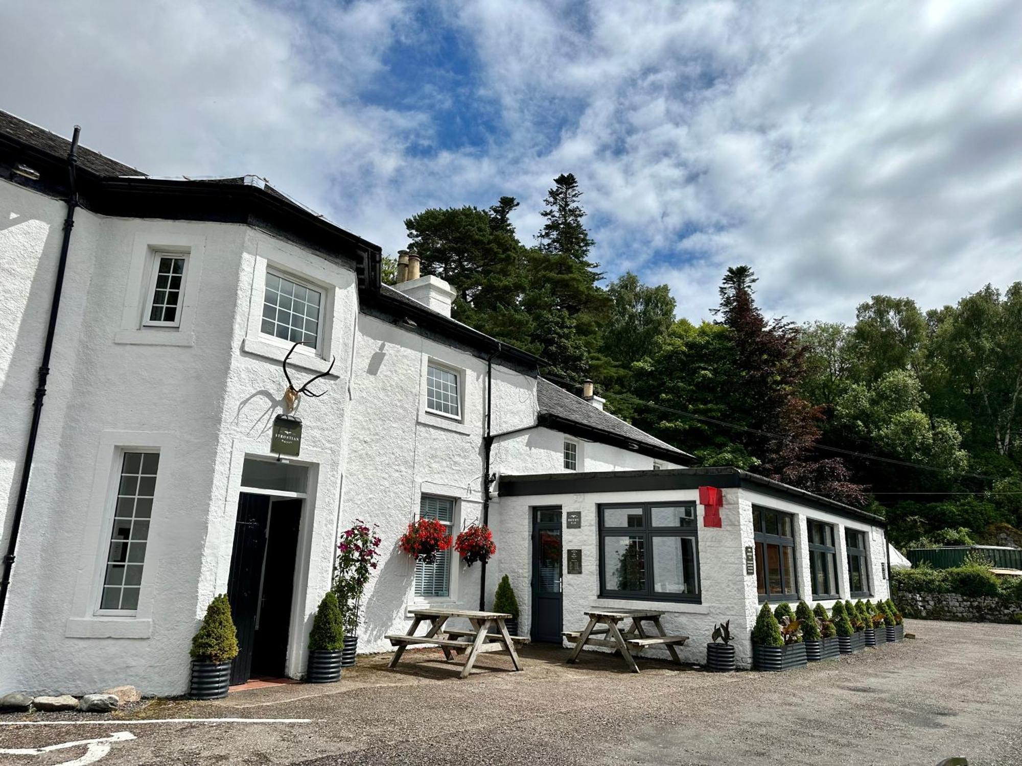 The Strontian Hotel Екстериор снимка